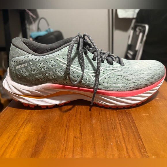 MIZUNO RUNNING SHOES - Picture 2 of 7